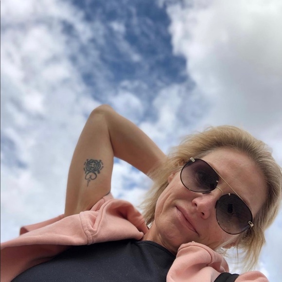 Meet your Posher, Alexa - Picture 2 of 5